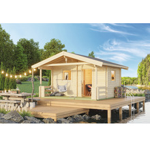 Blockhaus am See mit Holzterrasse, Hängematte und Lichterkette
