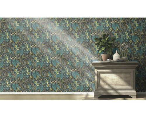 Papier peint à motif floral dans un intérieur avec une commode