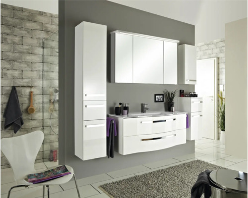 Badezimmer mit Waschtischunterschrank, Spiegelschrank und Hochschrank in einem hellen, modernen Design