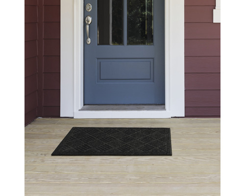 Paillasson devant une porte d''entrée sur une véranda