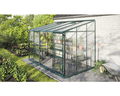 Serre de jardin avec étagères à plantes et outils de jardin