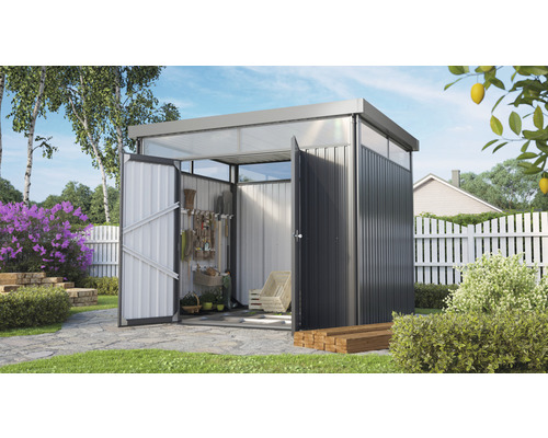 Abri de jardin avec portes ouvertes dans le jardin