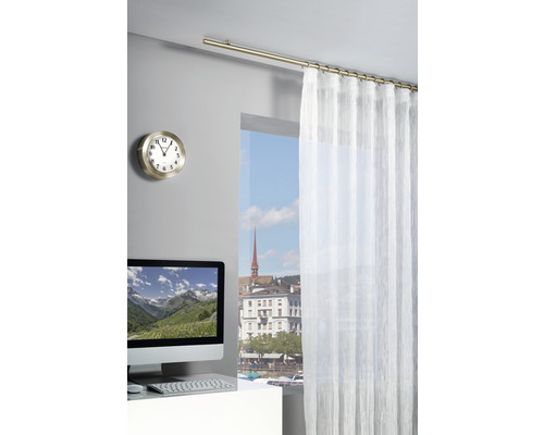 Arbeitszimmer mit Vorhang, Gardinenstange, Uhr und Computer