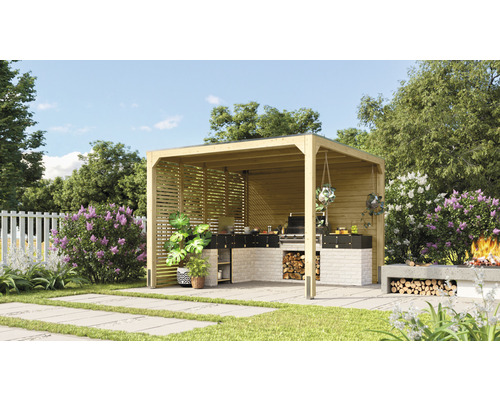 Grillplatz mit Holzpavillon, Grill und Holzlager im Garten
