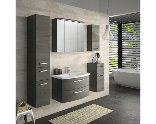 Modernes Badezimmer mit Waschtisch, Spiegelschrank und Hochschränken für Badezimmerausstattung