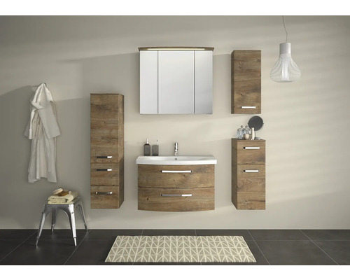 Badezimmer mit Waschtischunterschrank, Spiegelschrank und Hochschrank in Holzoptik