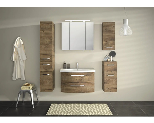 Modernes Badezimmerensemble mit Waschtisch, Spiegelschrank und Hochschränken in Holzoptik