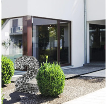 Gabionenzahl Zwei im Vorgarten eines Hauses