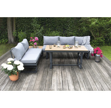 Salon de jardin avec canapé, table et coussins sur une terrasse en bois