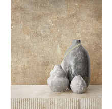 Vases décoratifs en pierre grise sur une table