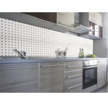 Crédence de cuisine avec motif à pois dans une cuisine moderne