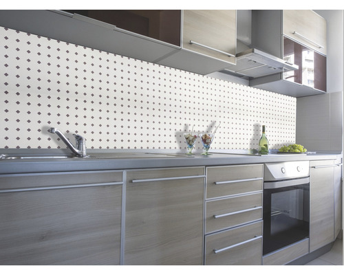 Crédence de cuisine avec motif à pois dans une cuisine moderne