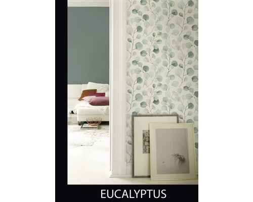 Intérieur avec papier peint eucalyptus et décoration