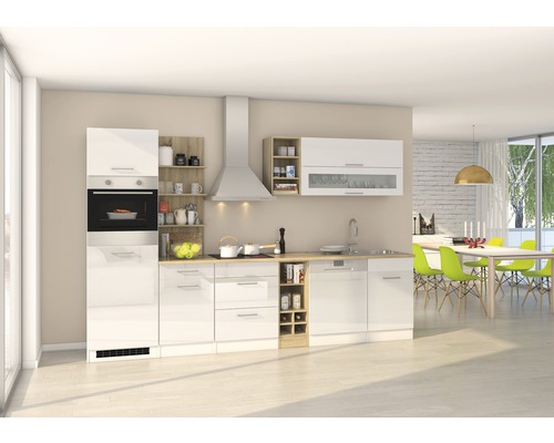 Komplette Küche mit Geräten, Spüle, Dunstabzugshaube und Stauraum