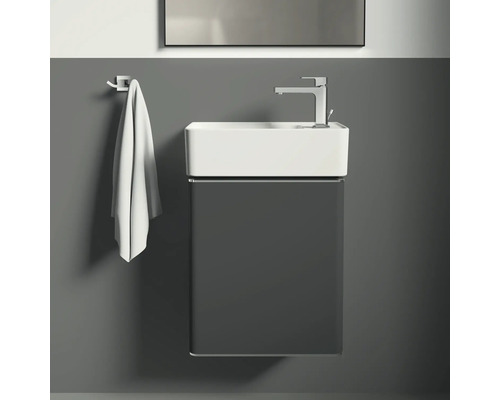 Meuble-lavabo avec vasque, robinet et porte-serviettes pour l''aménagement de salle de bains