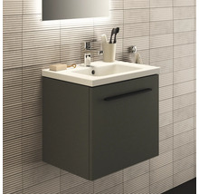 Lavabo avec meuble sous-vasque dans la salle de bains