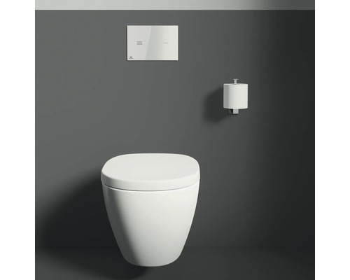 Wandhängendes WC mit Betätigungsplatte und Toilettenpapierhalter vor einer grauen Wand