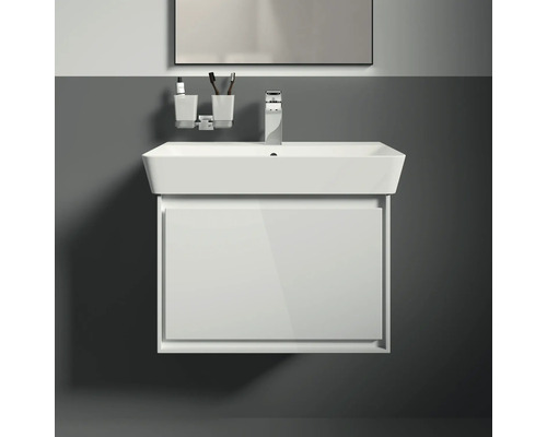 Waschtischunterschrank mit Waschbecken und Armatur im Badezimmer.