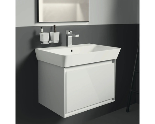 Waschtischkombination mit einem Waschbecken, einem Unterschrank und Armaturen.