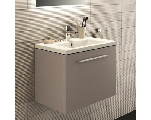 Waschtisch mit Unterschrank und Keramikwaschbecken im Badezimmer