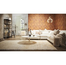 Wohnzimmer mit Sofa, Teppich und Regalsystem