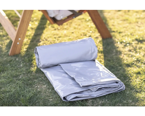 Housse de protection grise pour meubles de jardin sur gazon