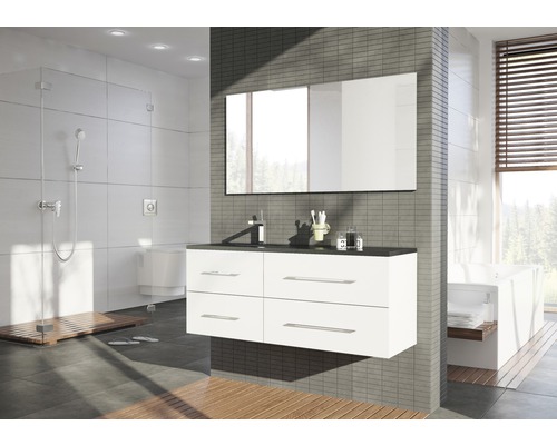 Modernes Badezimmer mit Dusche, Waschtisch mit Schubladen und Spiegel