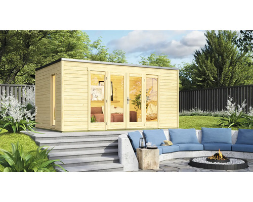 Gartenhaus weka P 2 inkl. Fußboden 450 x 302,5 cm natur Gartenansicht mit Holzgartenhaus, Terrasse und Sitzgruppe mit Feuerstelle.