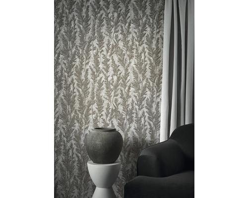 Scène avec papier peint à motifs, vase et canapé