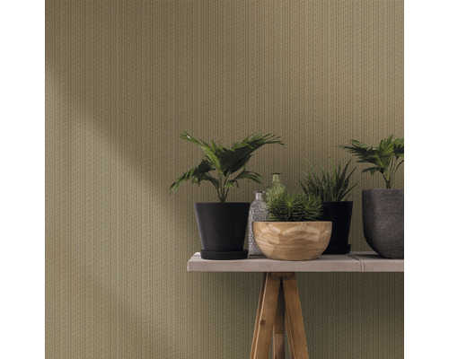 Aménagement intérieur décoratif avec des plantes et du papier peint textile