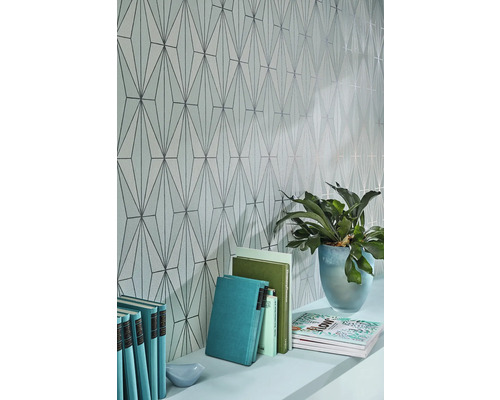 Papier peint décoratif avec motif géométrique sur un mur