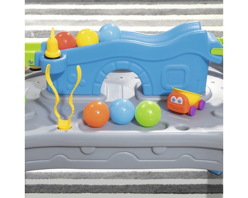 Spielcenter mit Bällen und Zubehör