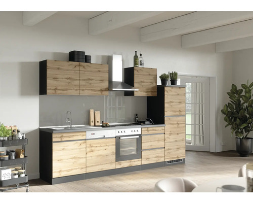 Moderne Küche mit Holzoptik, Dunstabzugshaube und Spüle