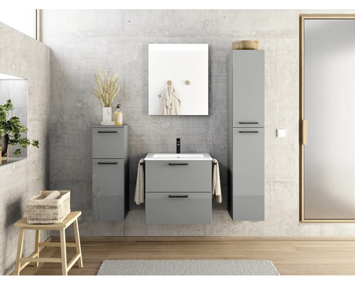 Salle de bains moderne avec lavabo, miroir, meuble sous-lavabo et armoire haute en gris.