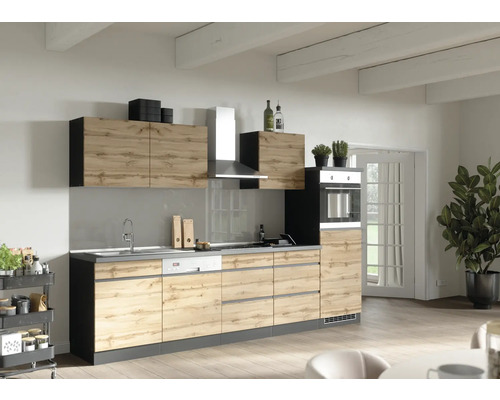 Moderne Küche mit Holzfronten, Spüle und Einbaugeräten
