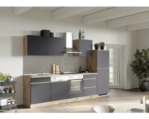 Moderne Küche mit grauen Fronten und Holzelementen in einem hellen Raum.