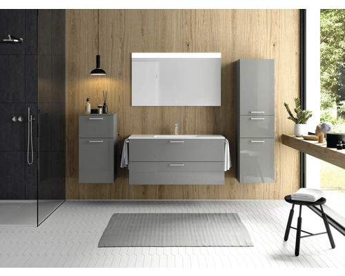 Salle de bain moderne avec meubles gris, lavabo, miroir et douche