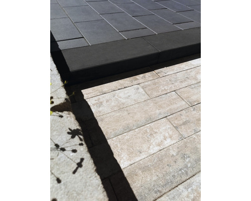 Verlegung von Betonpflastersteinen im Aussenbereich