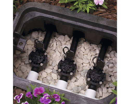 Vannes d''irrigation dans une boîte de jonction