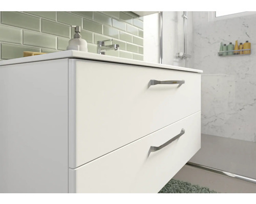 Badezimmer mit weißem Waschtischunterschrank und zwei Schubladen