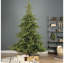 Sapin de Noël décoré avec des cadeaux dans le salon