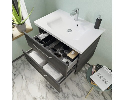 Meuble-lavabo avec tiroirs ouverts, lavabo et robinetterie