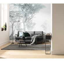Wohnzimmer mit Fototapete, Sofa, Teppich und Stehlampe