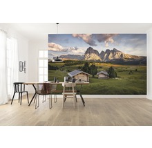 Salle à manger avec papier peint photo paysage de montagne, table à manger et chaises