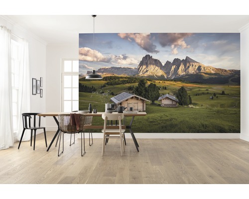 Esszimmer mit Fototapete Berglandschaft, Esstisch und Stühlen