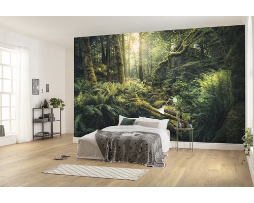 Chambre à coucher lumineuse avec un papier peint photo représentant une forêt