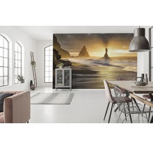 Wohnraum mit Fototapete mit Strandmotiv bei Sonnenaufgang
