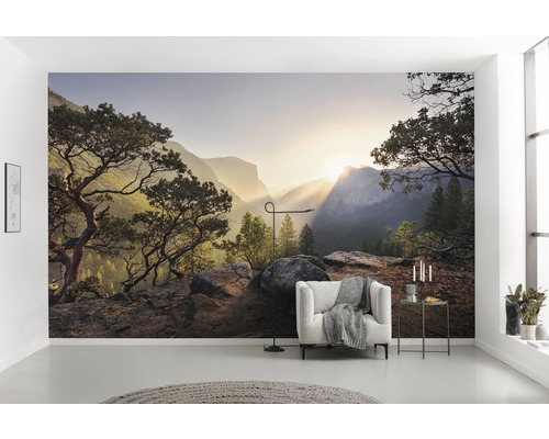 Intérieur avec papier peint photo d''un paysage de montagne au lever du soleil