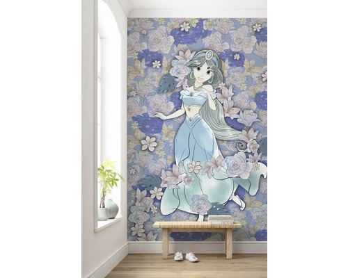 Zimmer mit blauer Blumentapete und Dschasmin-Motiv