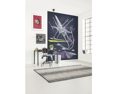 Pièce avec bureau, chaise et papier peint Star Wars